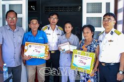 Lan tỏa yêu thương từ mô hình '1.000 đồng nâng bước con ngư dân đến trường'