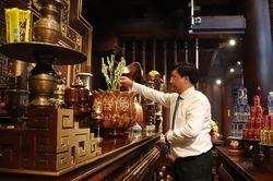 Đoàn công tác tỉnh Phú Thọ dâng hương tri ân Anh hùng liệt sĩ tại Điện Biên
