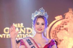 Tiến sĩ côn trùng học giành vương miện Mrs Supranational 2025
