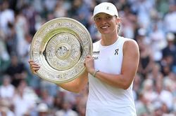 Đối thủ của Swiatek bật khóc sau khi thua chung kết Wimbledon theo cách không tưởng