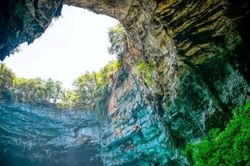 Phong Nha - Kẻ Bàng là Di sản thế giới liên biên giới đầu tiên của Việt Nam