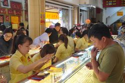 Giá vàng chiều nay 14/7/2025: Giá vàng trong nước và thế giới bất động trước chính sách quản lý mới