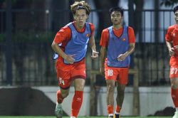 U23 Việt Nam 'trải nghiệm' kẹt xe, hào hứng trong buổi tập đầu tại Indonesia