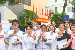Môn Ngữ văn 'rớt thảm' tại kỳ thi tốt nghiệp THPT 2025: Không có điểm 10, phổ điểm tụt sâu