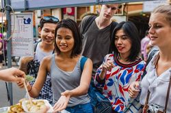 Cấm rác thải nhựa dùng một lần: Câu chuyện không của riêng du lịch Thủ đô