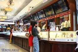 Giá vàng sáng nay: Đồng loạt giảm 400.000 đồng/lượng