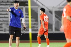 HLV Kim Sang Sik 'trinh sát' đối thủ, U23 Việt Nam tăng tốc chuẩn bị gặp Lào