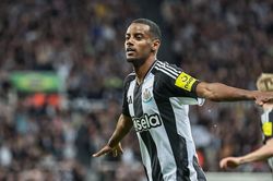 Liverpool hỏi mua Isak: Ngôi sao của Newcastle thực sự đáng giá bao nhiêu?
