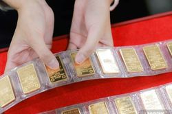 Giá vàng hôm nay giảm ngược chiều thế giới