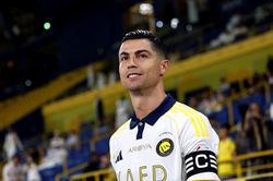 Ronaldo giành cú đúp giải thưởng ở Saudi Arabia