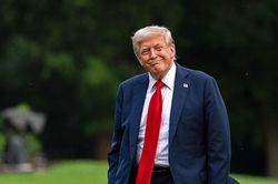 Bloomberg: Ông Trump 'dịu giọng' với Trung Quốc, nội bộ chính quyền Mỹ chia rẽ