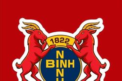 Logo bóng đá không phải là cỗ máy thời gian