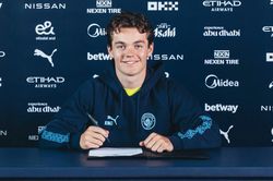 Man City ký hợp đồng với sao trẻ đồng hương của Haaland