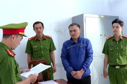 Bắt tạm giam nhân viên ngân hàng lừa đảo chiếm đoạt tài sản