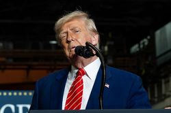 Ông Trump đòi báo Wall Street Journal bồi thường 10 tỷ đô la trong vụ Epstein