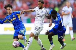 Thấy gì sau trận hòa thất vọng của MU trước Leeds?