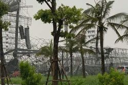 Sân khấu đổ sau cơn dông, đêm nhạc bị hủy ở Quảng Ninh