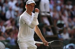Jannik Sinner vượt mặt Djokovic và Federer, lập kỷ lục đặc biệt ở tuổi 23