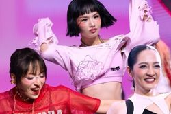 Tập 8 'Em xinh say hi': Bùng nổ cảm xúc, 4 ca sĩ bật khóc chia tay chương trình