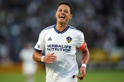 Chicharito gây phẫn nộ