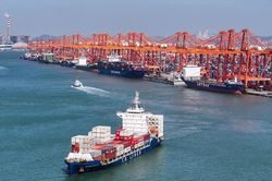 Xuất khẩu nam châm đất hiếm Trung Quốc bùng nổ sau 'đình chiến' thương mại