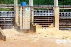 Lần lượt hồ chứa thủy điện Bản Ang, Châu Thắng xả nước vào đêm 21, rạng sáng 22/7
