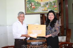 Đoàn Đại biểu Quốc hội tỉnh Khánh Hòa thăm, tặng quà các gia đình người có công tiêu biểu