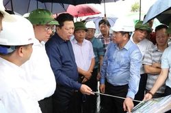 Bộ trưởng Trần Hồng Minh kiểm tra tuyến dự án đường sắt Lào Cai - Hà Nội - Hải Phòng