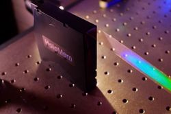 Công nghệ hologram giúp giải quyết bài toán dữ liệu AI