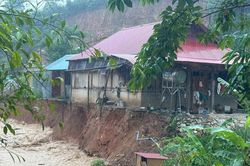Nghệ An: Lũ quét tàn phá xã Nhôn Mai