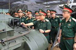 Bảo đảm tình trạng tốt cho phương tiện tham gia nhiệm vụ diễu binh, diễu hành