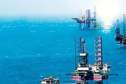 Giá xăng dầu hôm nay 22/7/2025: Giá dầu giảm nhẹ do tác động từ lệnh trừng phạt được dự báo không đáng kể