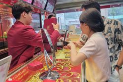 Giá vàng hôm nay 23/7/2025: Giá vàng trong nước và thế giới tăng tiến phá vỡ mức quan trọng