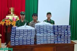 Bắt quả tang 2 đối tượng vận chuyển gần 3.000 bao thuốc lá nhập lậu