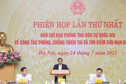Thủ tướng Chính phủ Phạm Minh Chính chia sẻ sự mất mát, thiệt hại to lớn của Nhân dân các xã miền núi Nghệ An đang phải gánh chịu cơn lũ lớn nhất từ trước đến nay