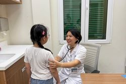 Cùng con đi qua tuổi dậy thì