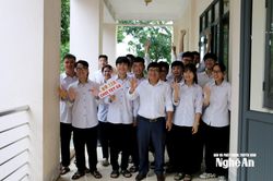 Lớp học 'siêu điểm 10' trên quê Bác