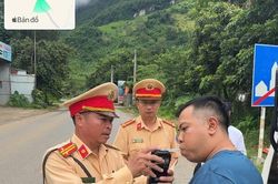 Tổng kiểm soát, xử lý phương tiện kinh doanh vận tải trên toàn quốc