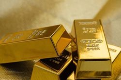 Giá vàng hôm nay 26/7: Vàng thế giới lao dốc, trong nước 'án binh bất động'