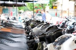 Chợ xe máy lớn nhất Hà Nội ế ẩm trước thông tin xe xăng sắp bị thay thế