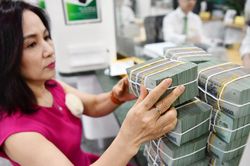 Lãi suất tiết kiệm 3 tháng: VCBNeo dẫn đầu, Big4 duy trì mặt bằng thấp