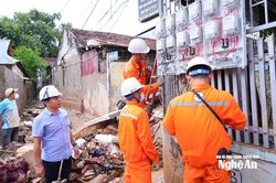 Nỗ lực cao nhất, sớm khôi phục điện cho người dân miền Tây Nghệ An