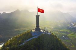 Từ Cột cờ Hà Nội đến Cột cờ Lũng Cú