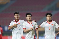 Đình Bắc buộc hàng phòng ngự U23 Indonesia dè chừng