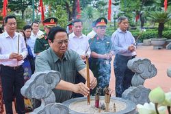 Thủ tướng Phạm Minh Chính tưởng nhớ, tri ân Chủ tịch Hồ Chí Minh và các Anh hùng liệt sĩ tại Quảng Trị