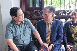 Thủ tướng Phạm Minh Chính khảo sát Nhà ga T2 sân bay Đồng Hới và thăm gia đình thương binh