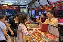 Giá vàng hôm nay 27/7/2025: Giá vàng trong nước và thế giới giảm sâu xuống đáy tuần qua