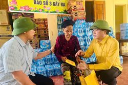 Nghệ An: Thông tin đầu mối tiếp nhận cứu trợ các xã bị thiệt hại nặng do bão số 3