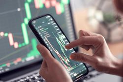 VN-Index tiệm cận đỉnh lịch sử, nhà đầu tư bảo toàn lợi nhuận