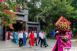 Ban Tuyên giáo và Dân vận Tỉnh ủy Nghệ An dâng hoa, dâng hương tại Khu Di tích Quốc gia đặc biệt Kim Liên